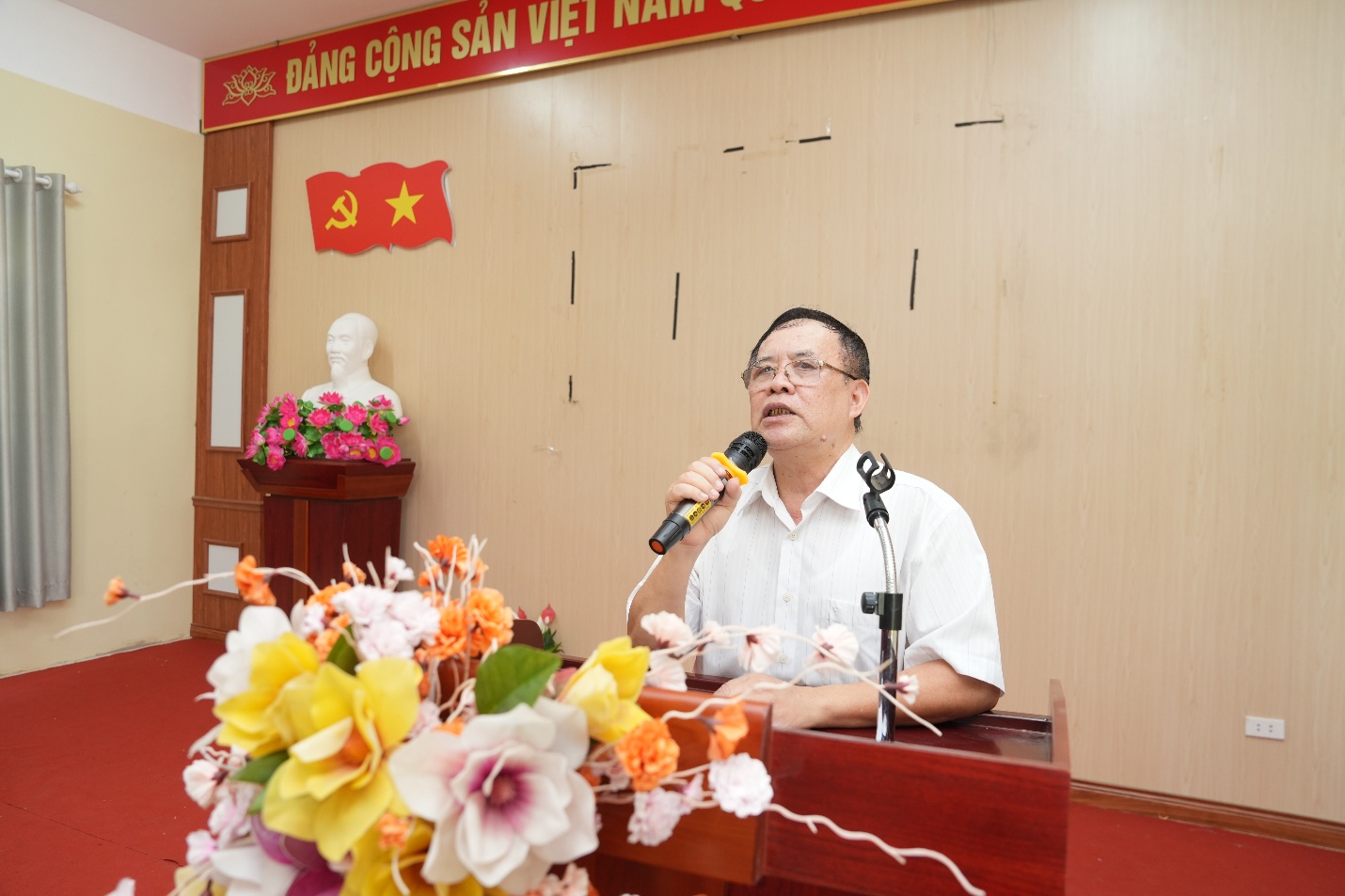 Đồng chí Bí thư Đảng ủy dự sinh hoạt tại chi bộ tổ dân phố Thành Trung- Ảnh 1.