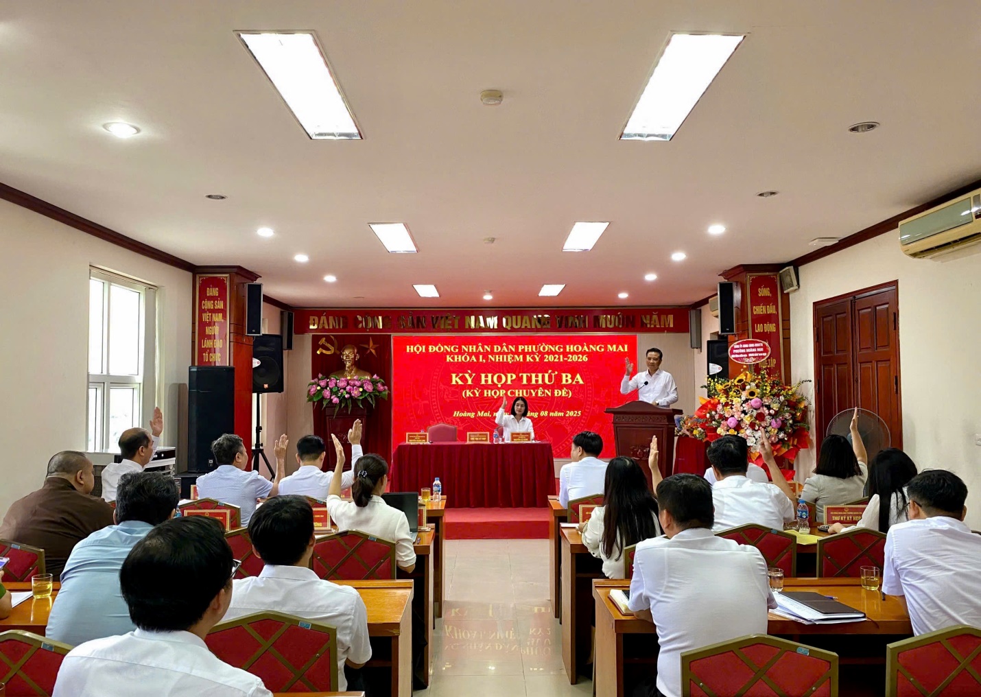 KỲ HỌP THỨ BA (KỲ HỌP CHUYÊN ĐỀ) HĐND PHƯỜNG HOÀNG MAI- Ảnh 1.