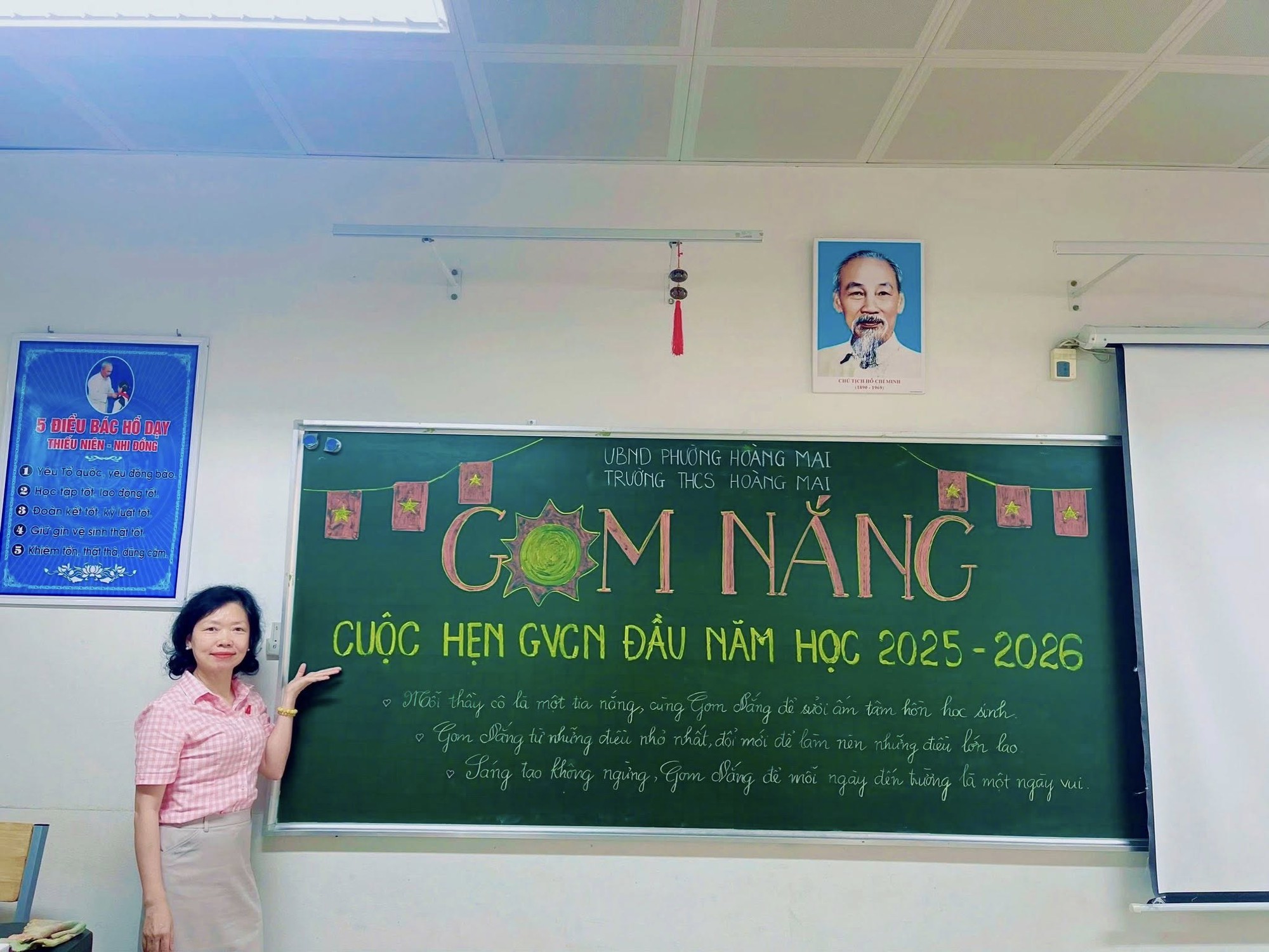 Có thể là hình ảnh về 2 người và văn bản