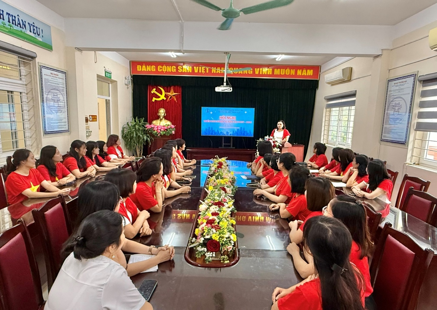 TRƯỜNG TIỂU HỌC THỊNH LIỆT TỔ CHỨC HỘI NGHỊ TRIỂN KHAI NHIỆM VỤ NĂM HỌC 2025 – 2026- Ảnh 1.