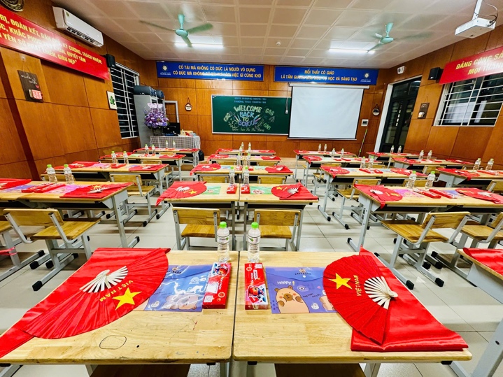 Có thể là hình ảnh về bàn và văn bản