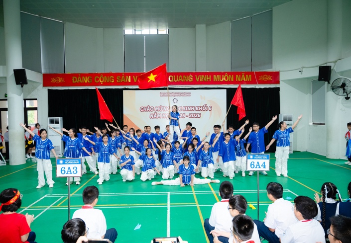 Có thể là hình ảnh về 6 người, đang trình diễn võ thuật, đám đông và văn bản cho biết 'ĐẢNG CỘNG SẢN ĐÁNGCỘNGSNV Ví V QUANGVINHMUONNAM QUANG VINH MUÔN NAM 宮 CHAOMйι CHAOMÜNG@GSINHKHŐI6 MỪNG 6 2-2026 25-2026 NĂMHÇ 華 HOÁNGMAI ÁNG MAI u- 6A3 準 0Й4ςMA 6A4'