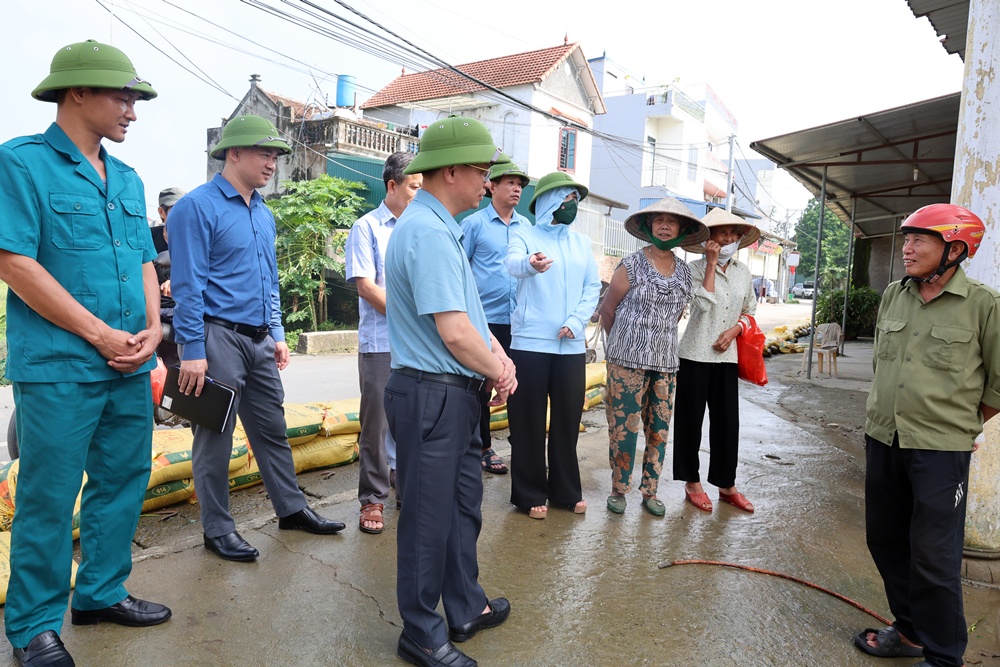 Quảng Bị: Triển khai công tác khắc phục hậu quả sau cơn bão số 5 tại một số thôn, xóm trên địa xã- Ảnh 1.