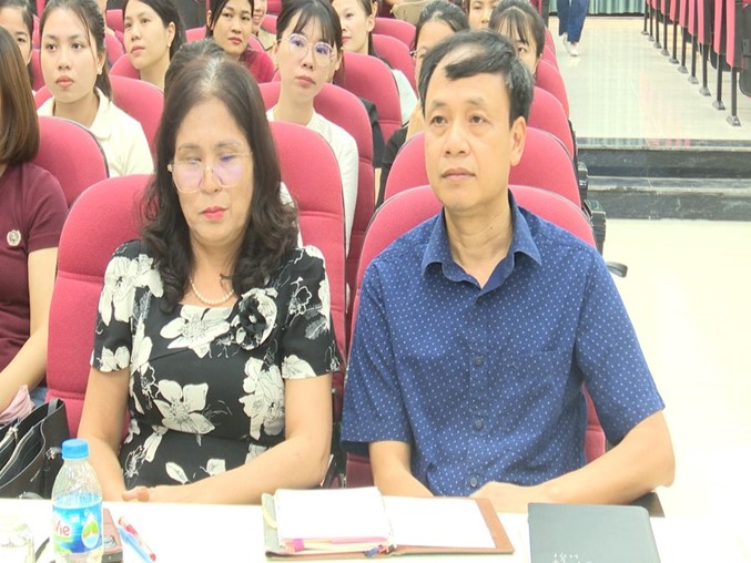 Phòng Văn hóa - Xã hội tổ chức bồi dưỡng đội ngũ cán bộ quản lý, giáo viên chuẩn bị cho năm học 2025-2026- Ảnh 5.