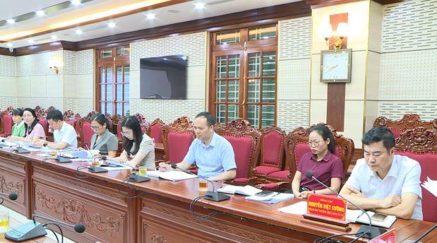 Thường trực Đảng ủy xã làm việc với các ngành nghe báo cáo một số nội dung quan trọng- Ảnh 5.