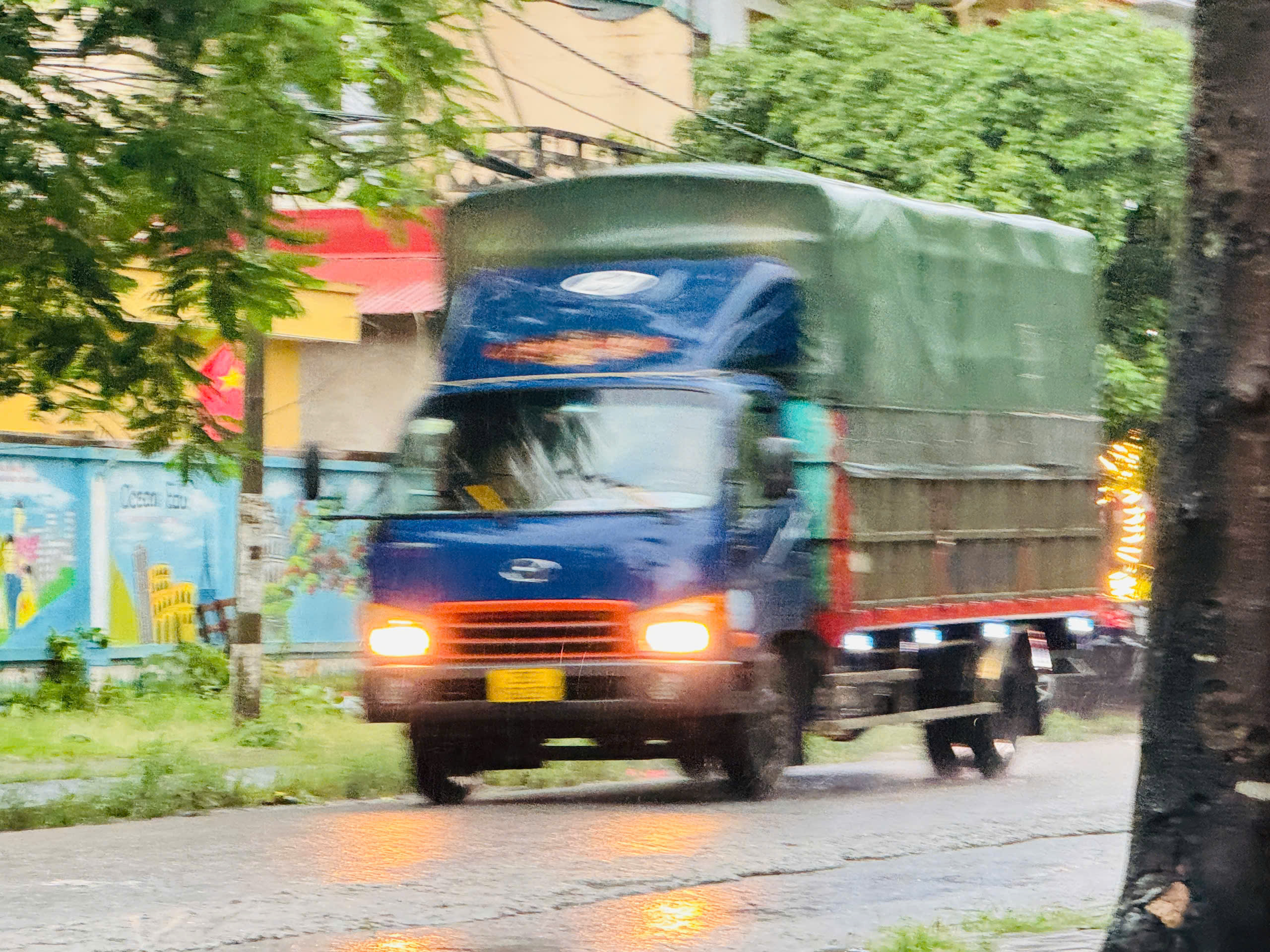 Xã Nam Phù tăng cường tuyên truyền các biện pháp đảm bảo an toàn trong mưa lớn