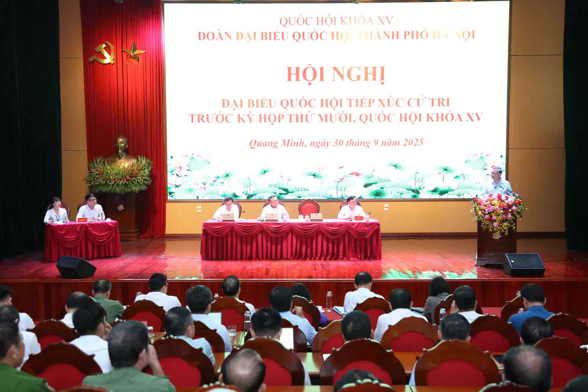 [Ảnh] Tổng Bí thư Tô Lâm tiếp xúc cử tri 9 xã Hà Nội trước Kỳ họp thứ 10 Quốc hội khóa XV- Ảnh 12.