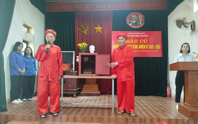 Cử tri 10 thôn, Tổ dân phố xã Hoài Đức nô nức trong ngày bầu cử Trưởng thôn, Tổ trưởng tổ dân phố nhiệm kỳ 2025-2028- Ảnh 5.