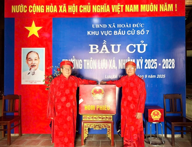Cử tri 10 thôn, Tổ dân phố xã Hoài Đức nô nức trong ngày bầu cử Trưởng thôn, Tổ trưởng tổ dân phố nhiệm kỳ 2025-2028- Ảnh 6.