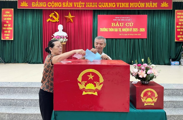 Cử tri 10 thôn, Tổ dân phố xã Hoài Đức nô nức trong ngày bầu cử Trưởng thôn, Tổ trưởng tổ dân phố nhiệm kỳ 2025-2028- Ảnh 8.