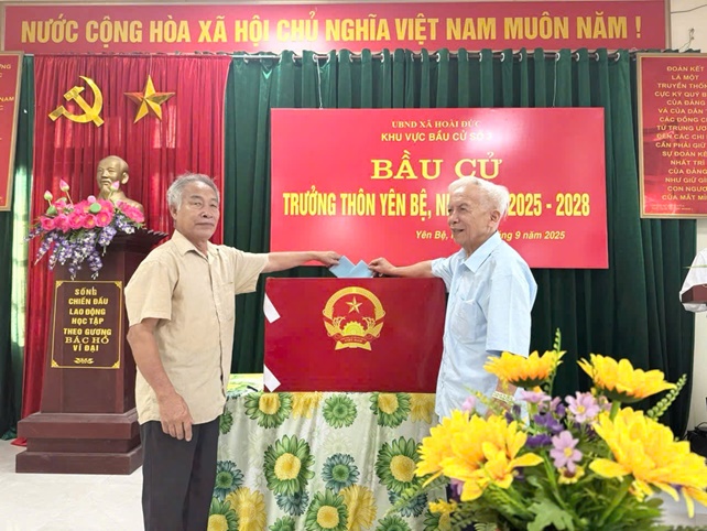 Cử tri 10 thôn, Tổ dân phố xã Hoài Đức nô nức trong ngày bầu cử Trưởng thôn, Tổ trưởng tổ dân phố nhiệm kỳ 2025-2028- Ảnh 9.