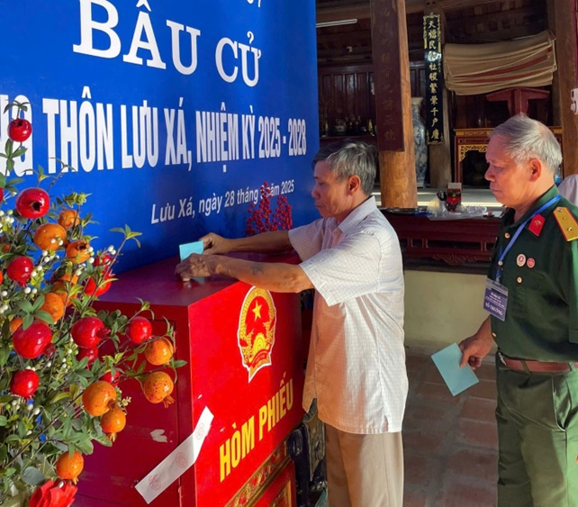 Cử tri 10 thôn, Tổ dân phố xã Hoài Đức nô nức trong ngày bầu cử Trưởng thôn, Tổ trưởng tổ dân phố nhiệm kỳ 2025-2028- Ảnh 11.