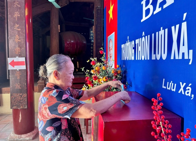 Cử tri 10 thôn, Tổ dân phố xã Hoài Đức nô nức trong ngày bầu cử Trưởng thôn, Tổ trưởng tổ dân phố nhiệm kỳ 2025-2028- Ảnh 12.