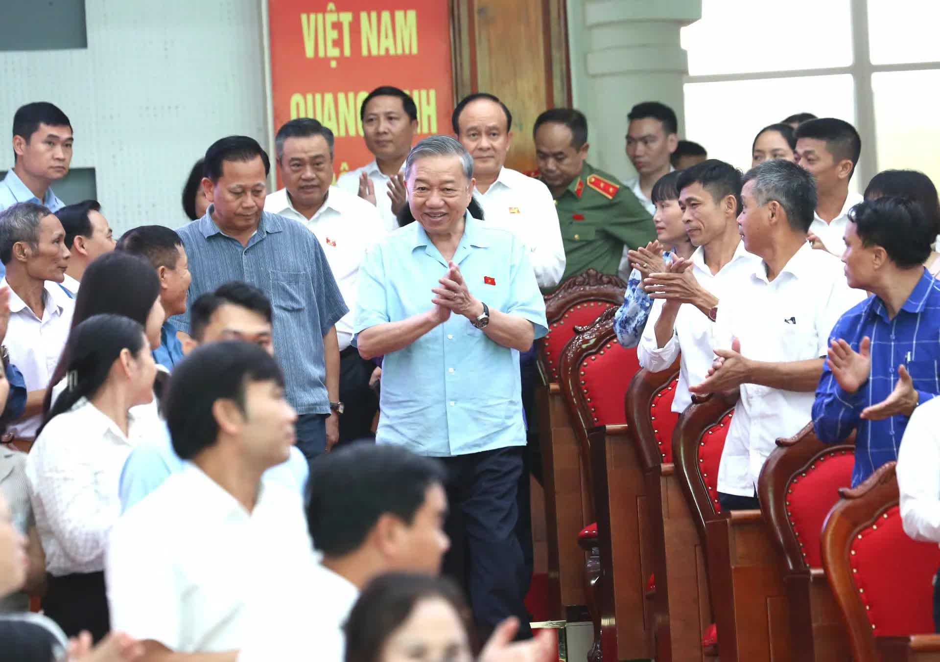[Ảnh] Tổng Bí thư Tô Lâm tiếp xúc cử tri 9 xã Hà Nội trước Kỳ họp thứ 10 Quốc hội khóa XV- Ảnh 2.
