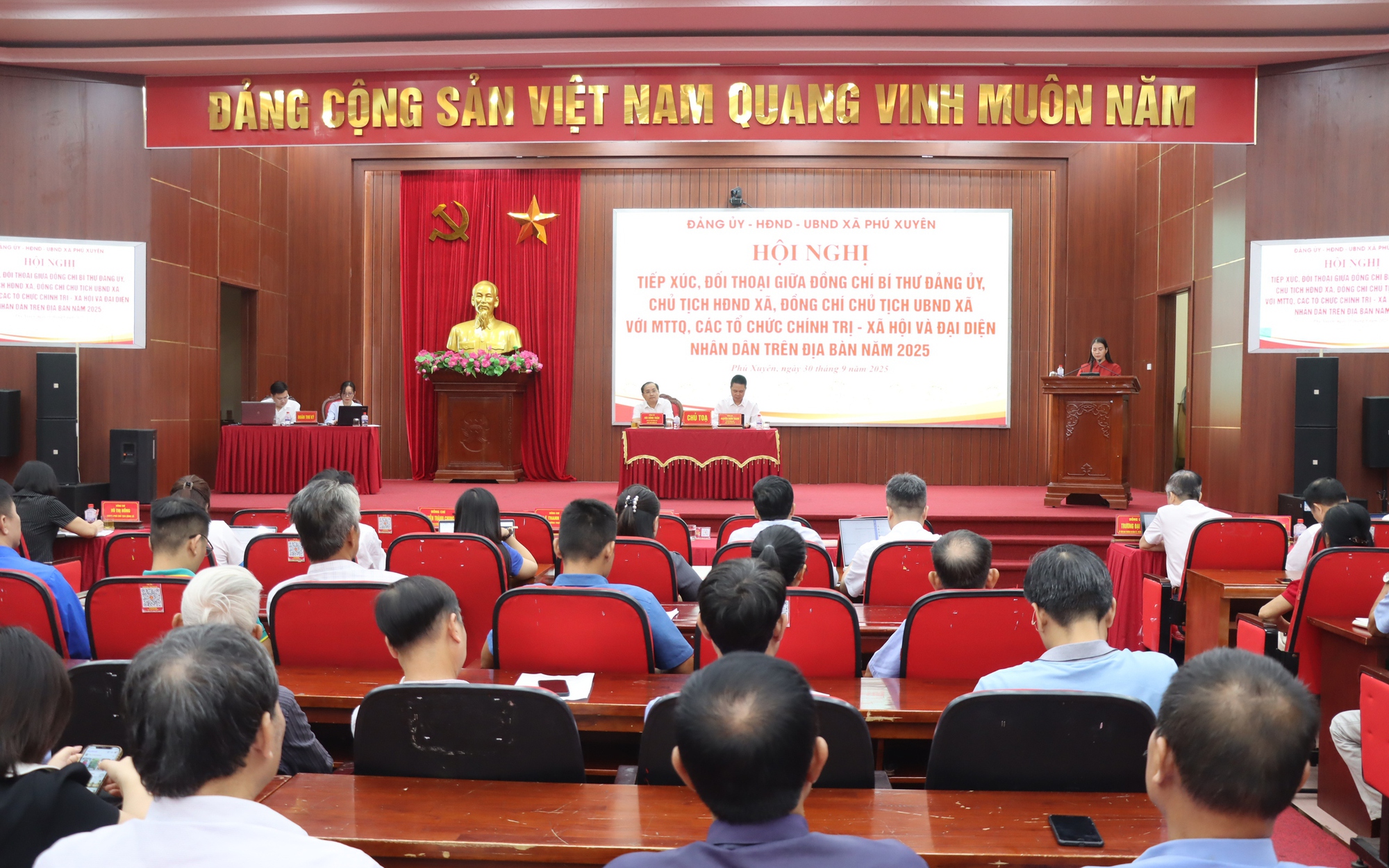 Xã Phú Xuyên tổ chức hội nghị tiếp xúc, đối thoại giữa người đứng đầu cấp ủy, chính quyền với MTTQ và nhân dân trên địa bàn xã.