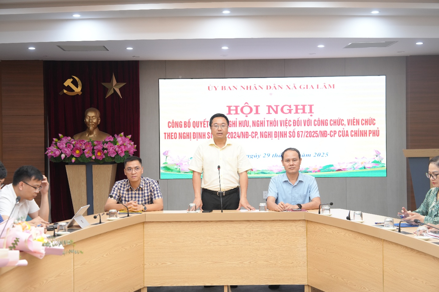 UBND xã Gia Lâm tổ chức hội nghị công bố quyết định nghỉ hưu, nghỉ thôi việc đối với công chức, viên chức theo nghị định 178/NĐ-CP, nghị định 67/NĐ-CP của Chính phủ- Ảnh 3.