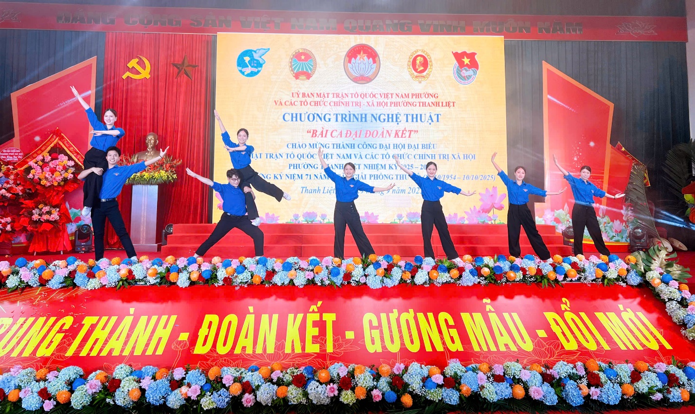 Đặc sắc chương trình văn nghệ chào mừng Đại hội đại biểu MTTQ Việt Nam và các tổ chức chính trị xã hội phường nhiệm kỳ 2025–2030- Ảnh 9.