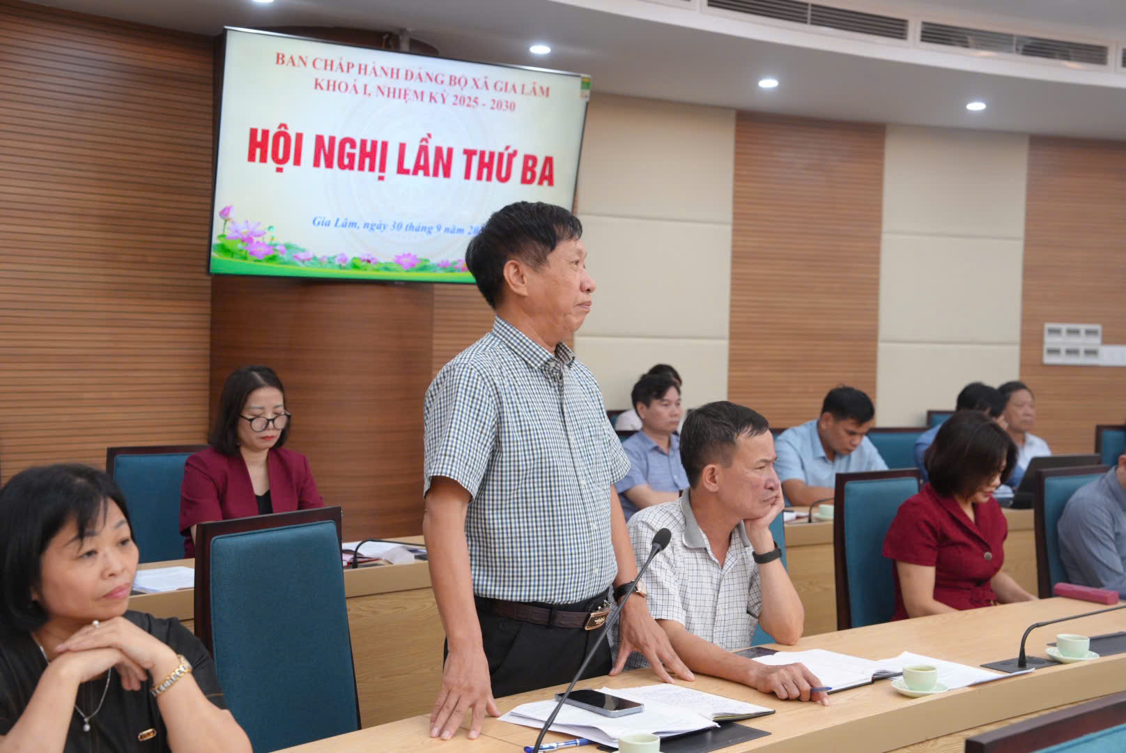Hội nghị lần thứ ba BCH Đảng bộ xã Gia Lâm- Ảnh 5.