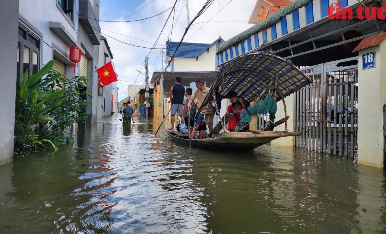 Một tuần vùng ‘rốn lũ’ Thủ đô căng mình chống lũ- Ảnh 2.