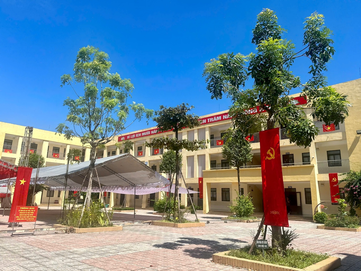 Các trường học trên địa bàn xã Xuân Mai chuẩn bị chu đáo các điều kiện cho lễ khai giảng năm học mới- Ảnh 1.