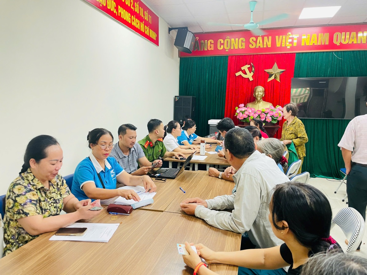 Một số hình ảnh chi trả tiền quà nhân dịp kỷ niệm 80 năm Cách mạng tháng Tám và Quốc khánh 2/9- Ảnh 3.