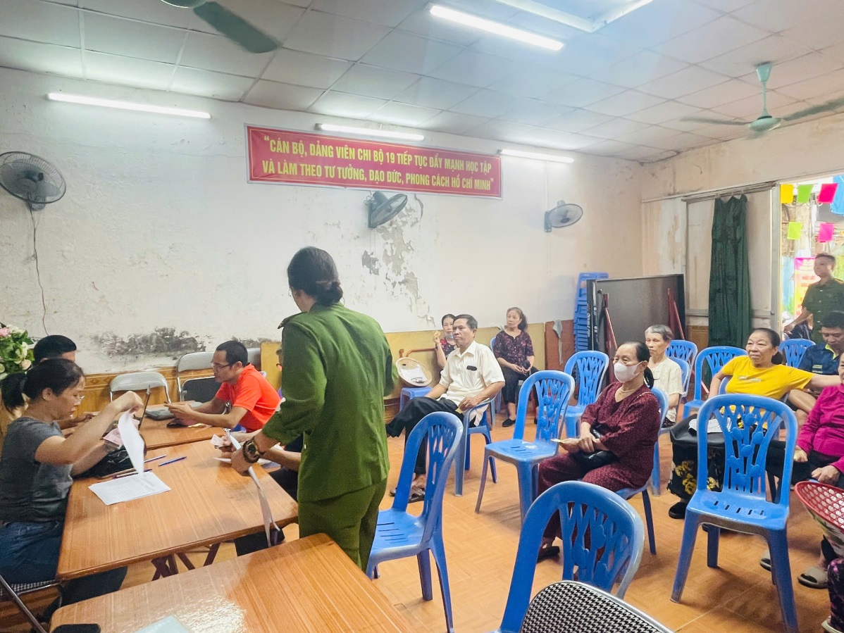 Một số hình ảnh chi trả tiền quà nhân dịp kỷ niệm 80 năm Cách mạng tháng Tám và Quốc khánh 2/9- Ảnh 4.