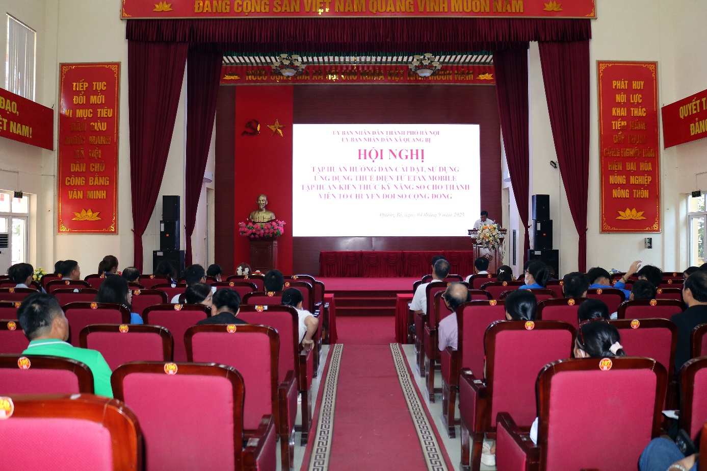 UBND xã Quảng Bị: tổ chức Hội nghị tập huấn hướng dẫn cài đặt sử dụng ứng dụng Thuế điện tử eTax Mobile- Ảnh 1.