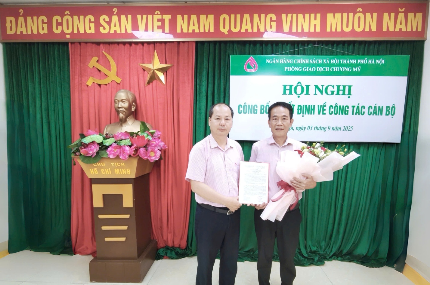Công bố Quyết định bổ nhiệm Giám đốc Phòng giao dịch Ngân hàng Chính sách xã hội Chương Mỹ.- Ảnh 1.
