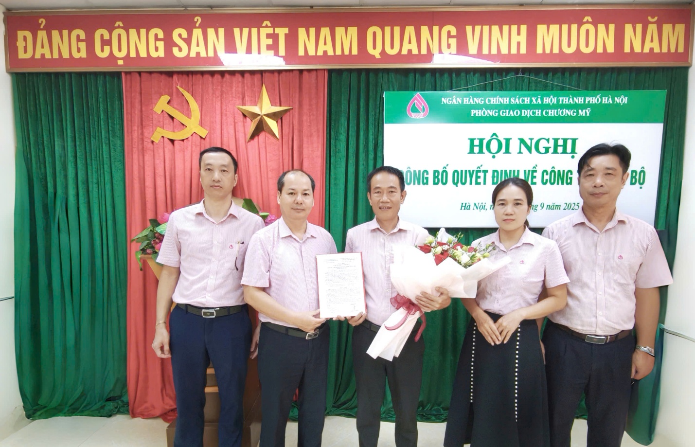 Công bố Quyết định bổ nhiệm Giám đốc Phòng giao dịch Ngân hàng Chính sách xã hội Chương Mỹ.- Ảnh 2.