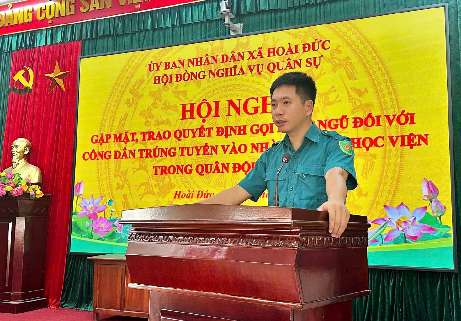 Hoài Đức gặp mặt, trao quyết định gọi nhập ngũ đối với công dân trúng tuyển vào nhà trường, học viện trong quân đội năm 2025- Ảnh 3.
