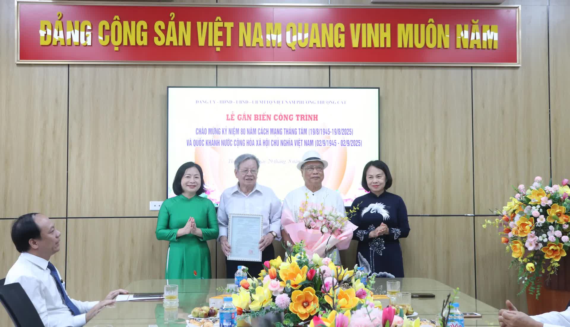 Phường Thượng Cát gắn biển “địa chỉ đỏ” và công trình giáo dục kỷ niệm 80 năm Quốc khánh- Ảnh 1.