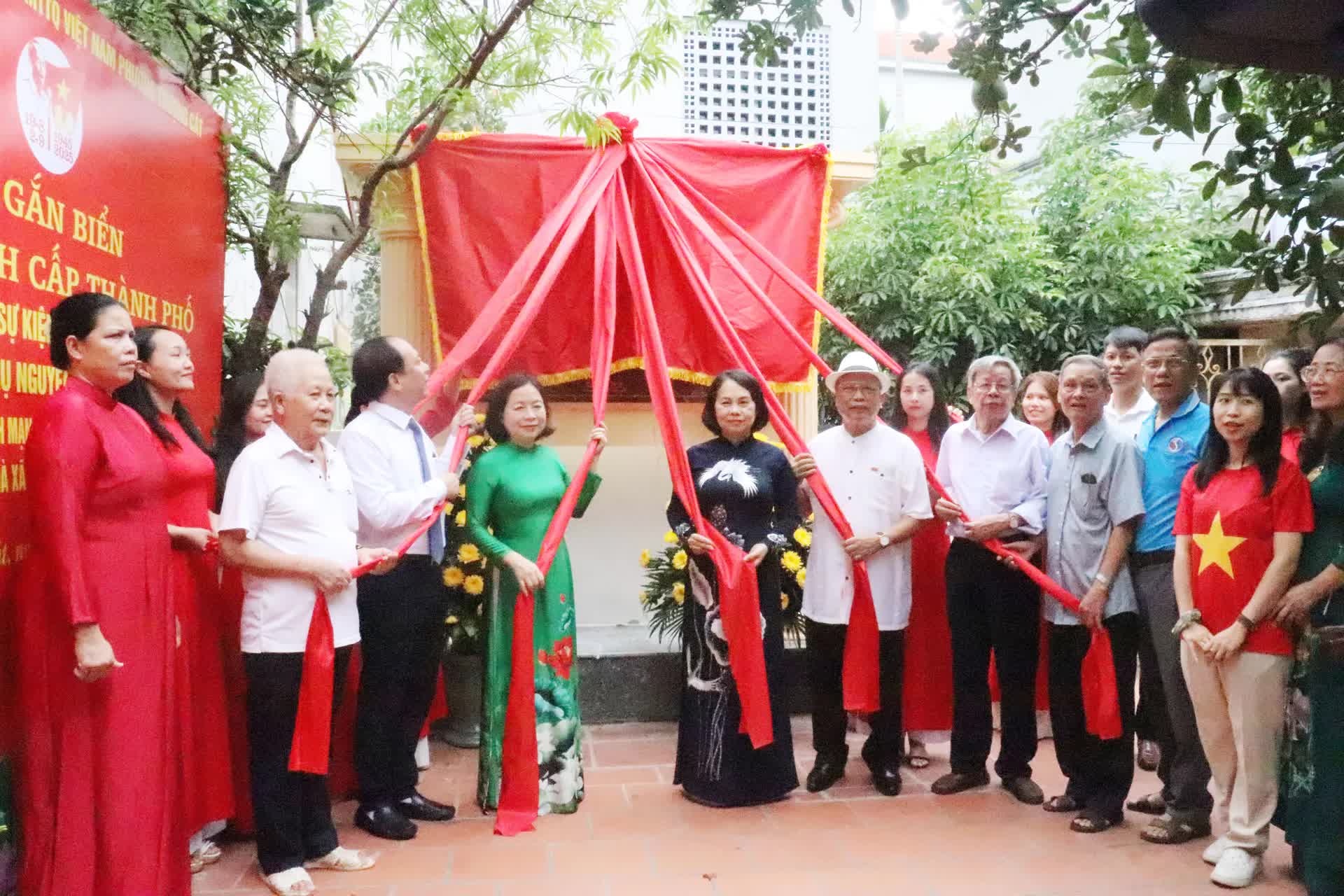Phường Thượng Cát gắn biển “địa chỉ đỏ” và công trình giáo dục kỷ niệm 80 năm Quốc khánh- Ảnh 2.