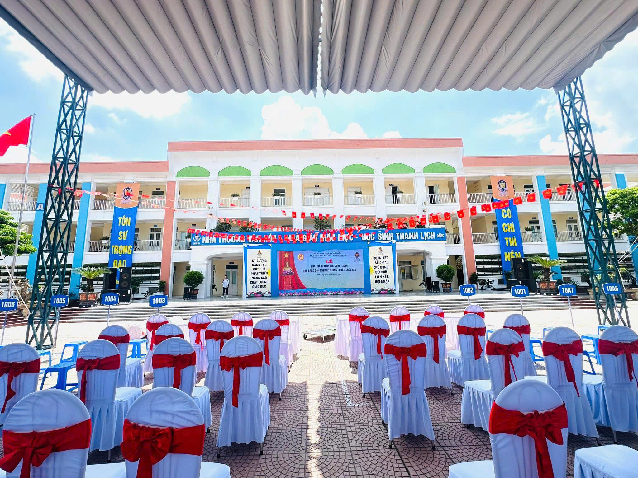 Các trường học sẵn sàng cho lễ khai giảng năm học mới