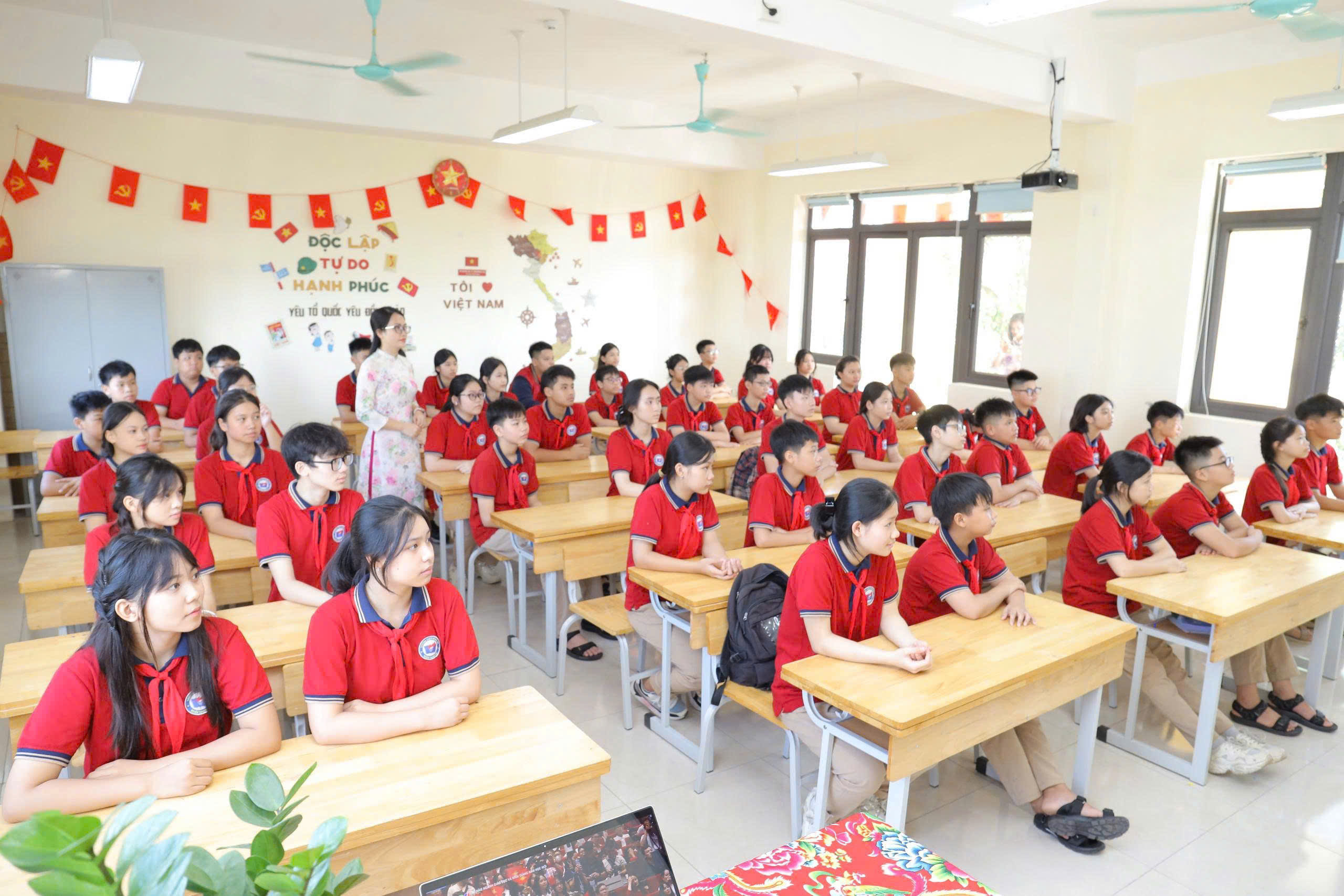 Chào đón khoảnh khắc đặc biệt ngày tựu trường giúp mỗi học sinh xã Nam Phù vững tin, phấn khởi, có thêm động lực trên hành trình học tập mới.