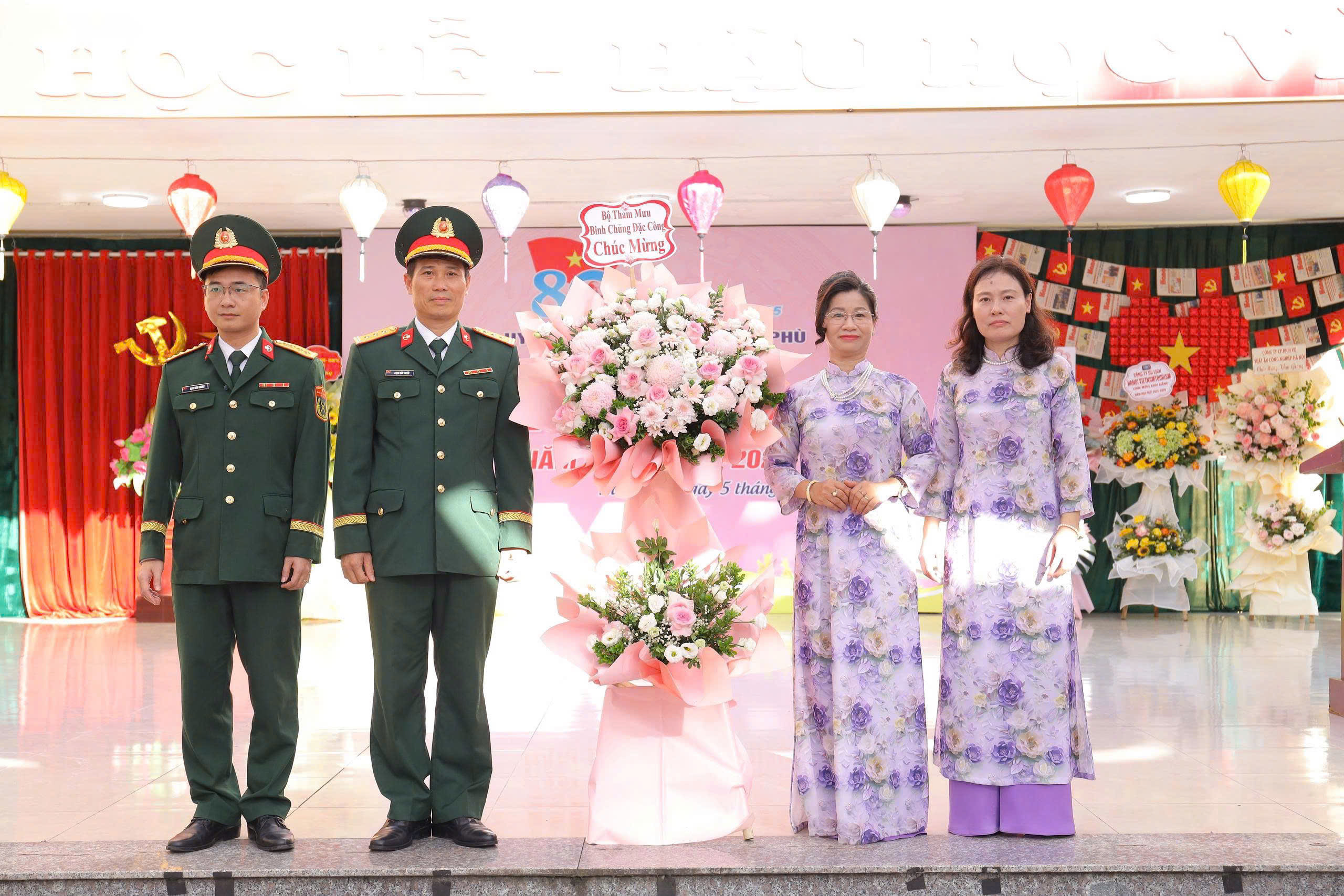 Lễ khai giảng tại Trường THCS Đông Mỹ