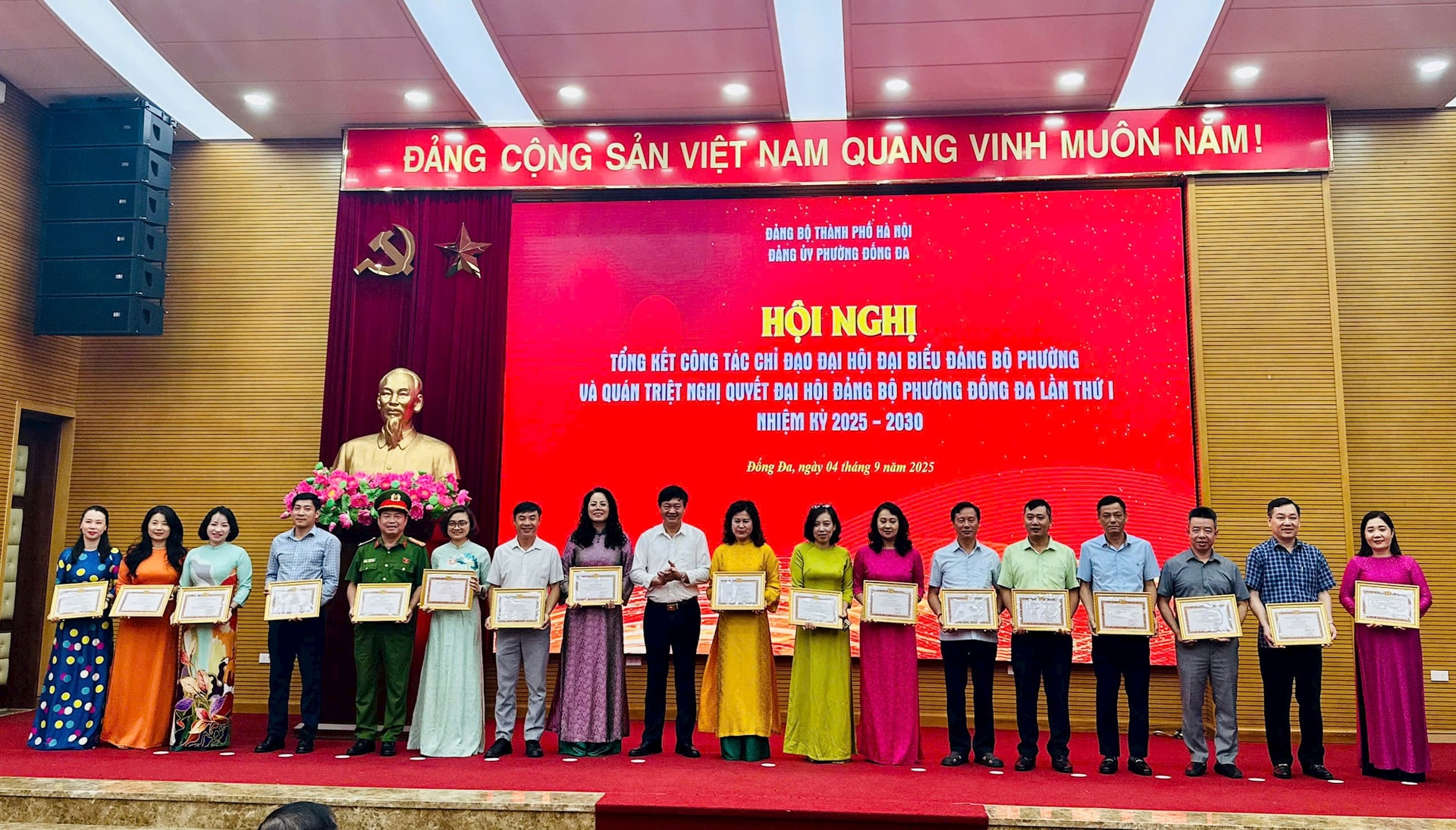 Phường Đống Đa khen thưởng 56 tập thể, cá nhân có thành tích trong tổ chức Đại hội Đảng- Ảnh 2.