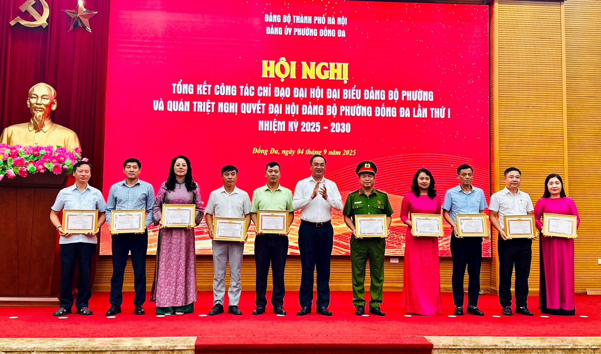 Phường Đống Đa khen thưởng 56 tập thể, cá nhân có thành tích trong tổ chức Đại hội Đảng- Ảnh 1.