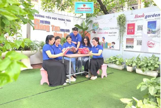 Phường Hai Bà Trưng: tăng tuyên truyền kết hợp xử phạt nghiêm để môi trường luôn sáng, xanh, đẹp.- Ảnh 8.