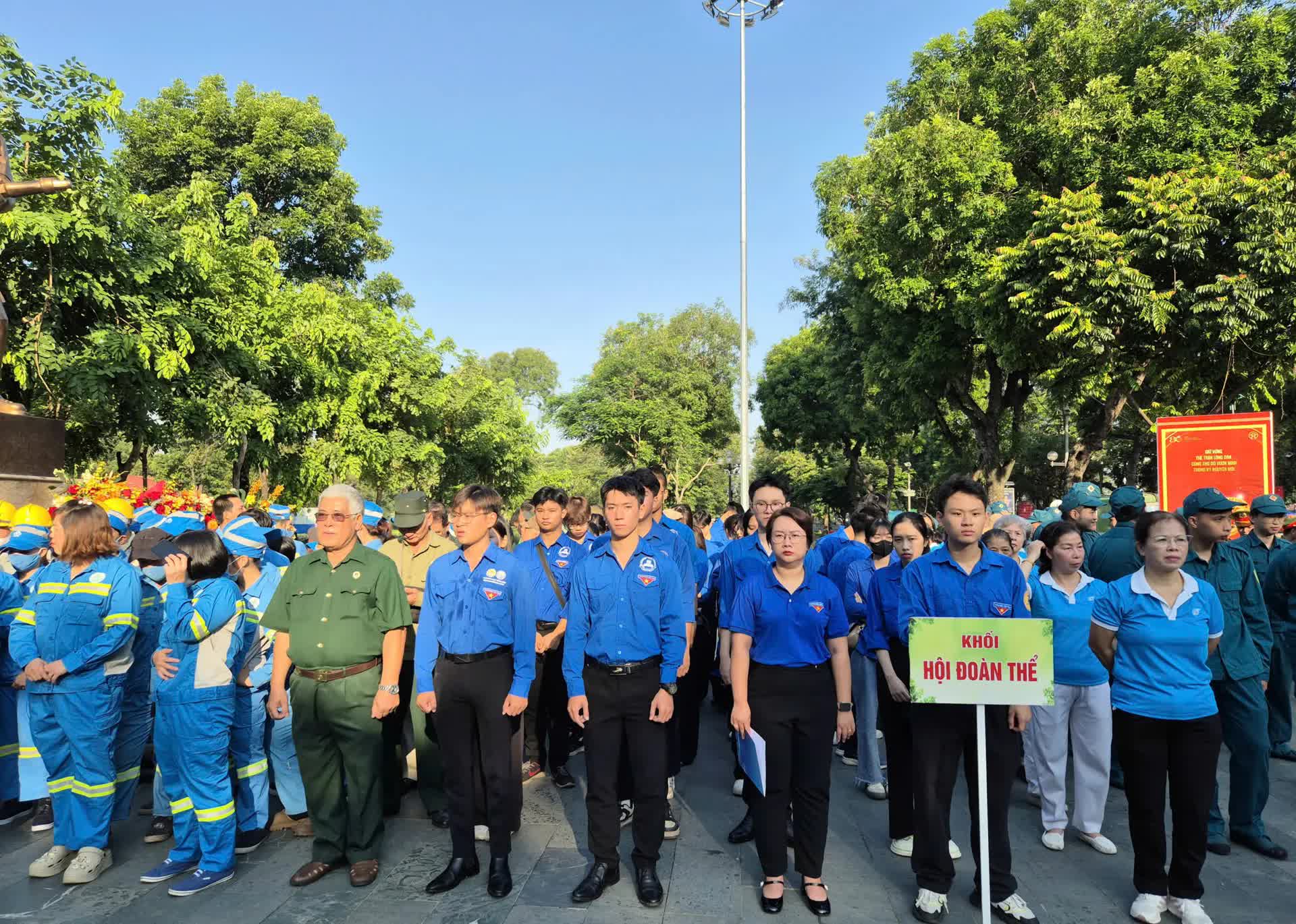 Phường Hai Bà Trưng: tăng tuyên truyền kết hợp xử phạt nghiêm để môi trường luôn sáng, xanh, đẹp.- Ảnh 2.