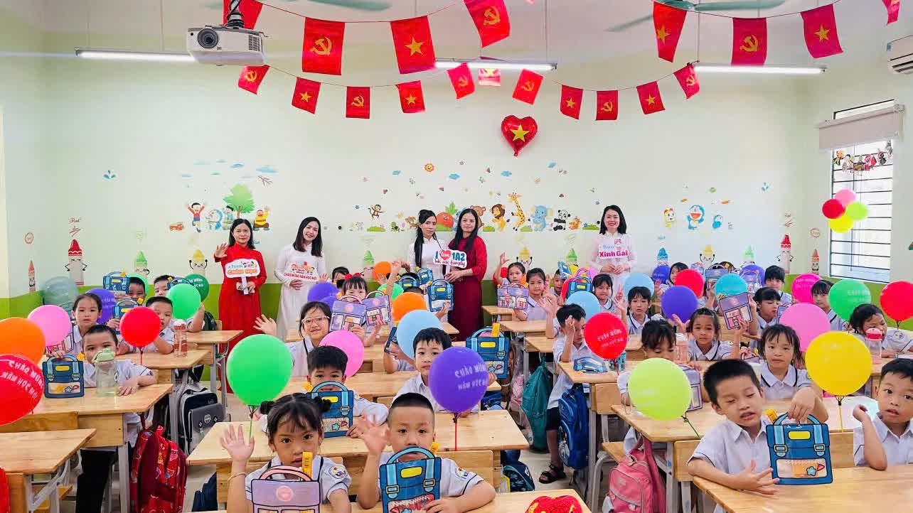 Hơn 8.000 học sinh phường Tây Tựu phấn khởi bước vào năm học mới- Ảnh 11.