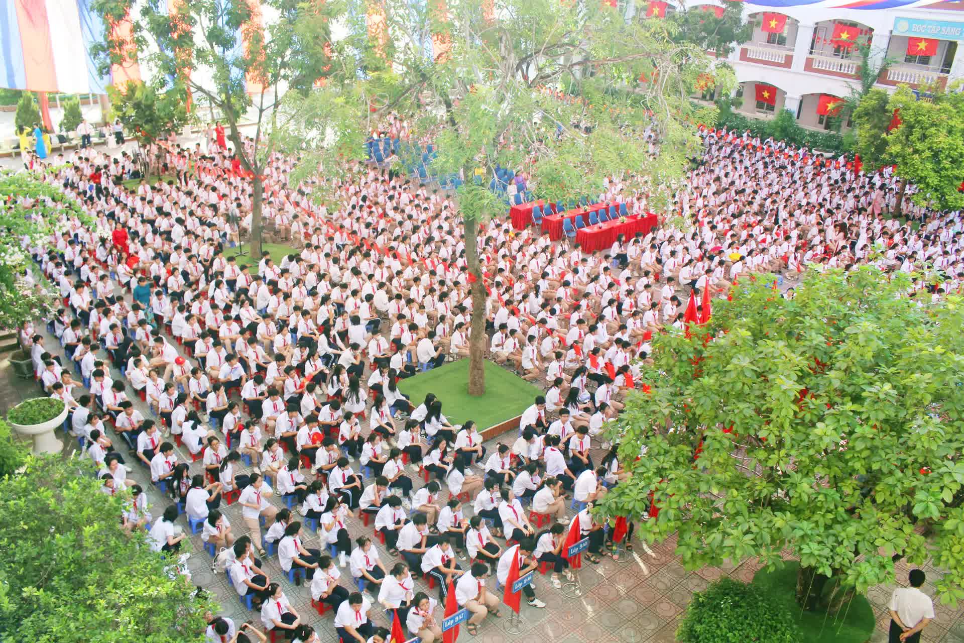 Hơn 8.000 học sinh phường Tây Tựu phấn khởi bước vào năm học mới- Ảnh 6.