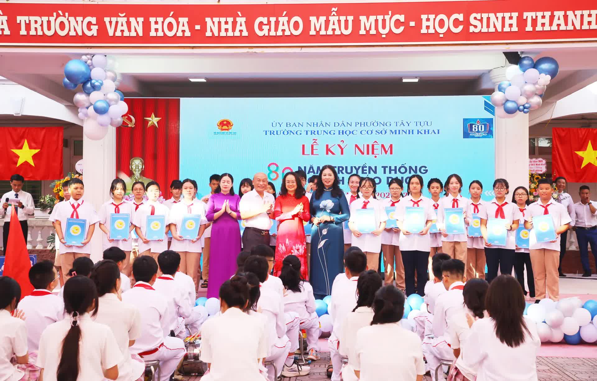 Hơn 8.000 học sinh phường Tây Tựu phấn khởi bước vào năm học mới- Ảnh 5.