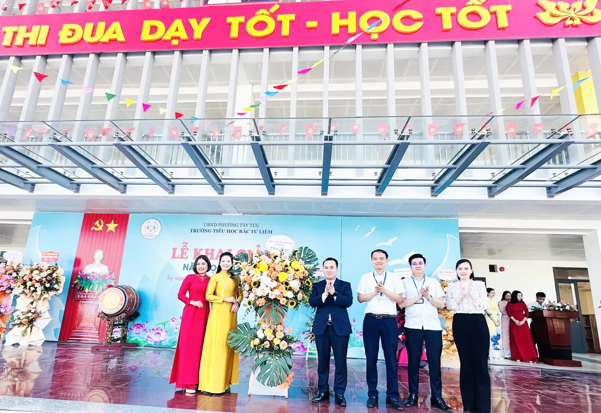 Hơn 8.000 học sinh phường Tây Tựu phấn khởi bước vào năm học mới- Ảnh 7.