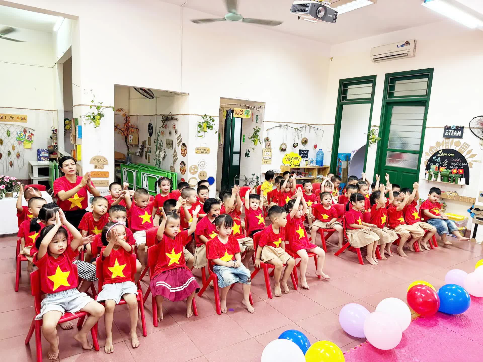 Hơn 8.000 học sinh phường Tây Tựu phấn khởi bước vào năm học mới- Ảnh 13.