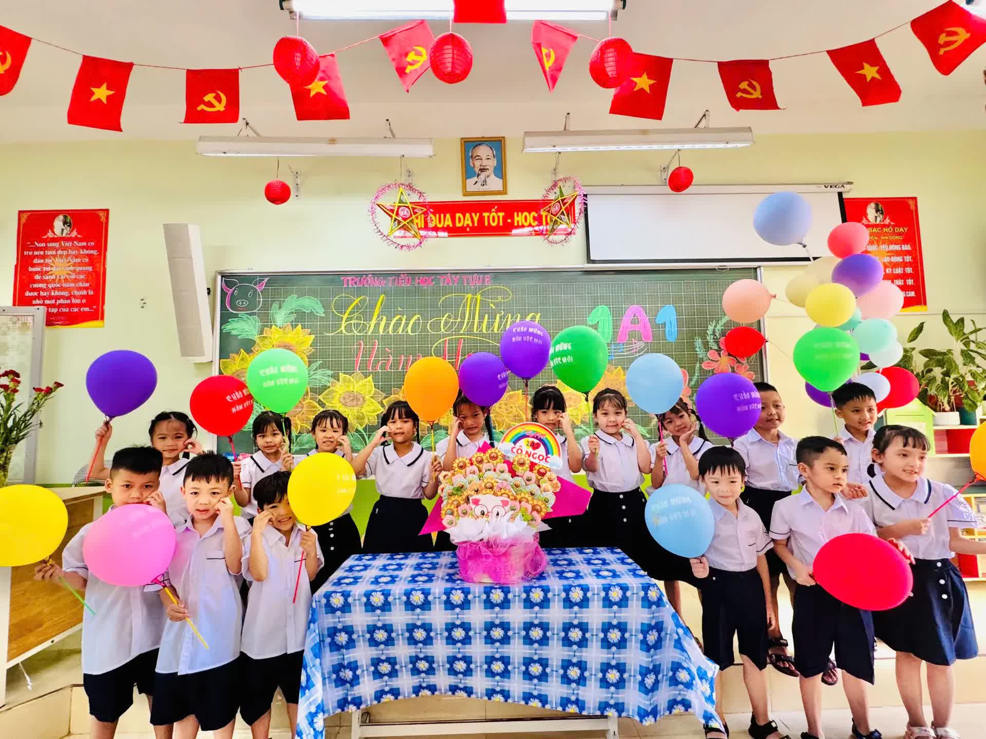 Hơn 8.000 học sinh phường Tây Tựu phấn khởi bước vào năm học mới- Ảnh 9.