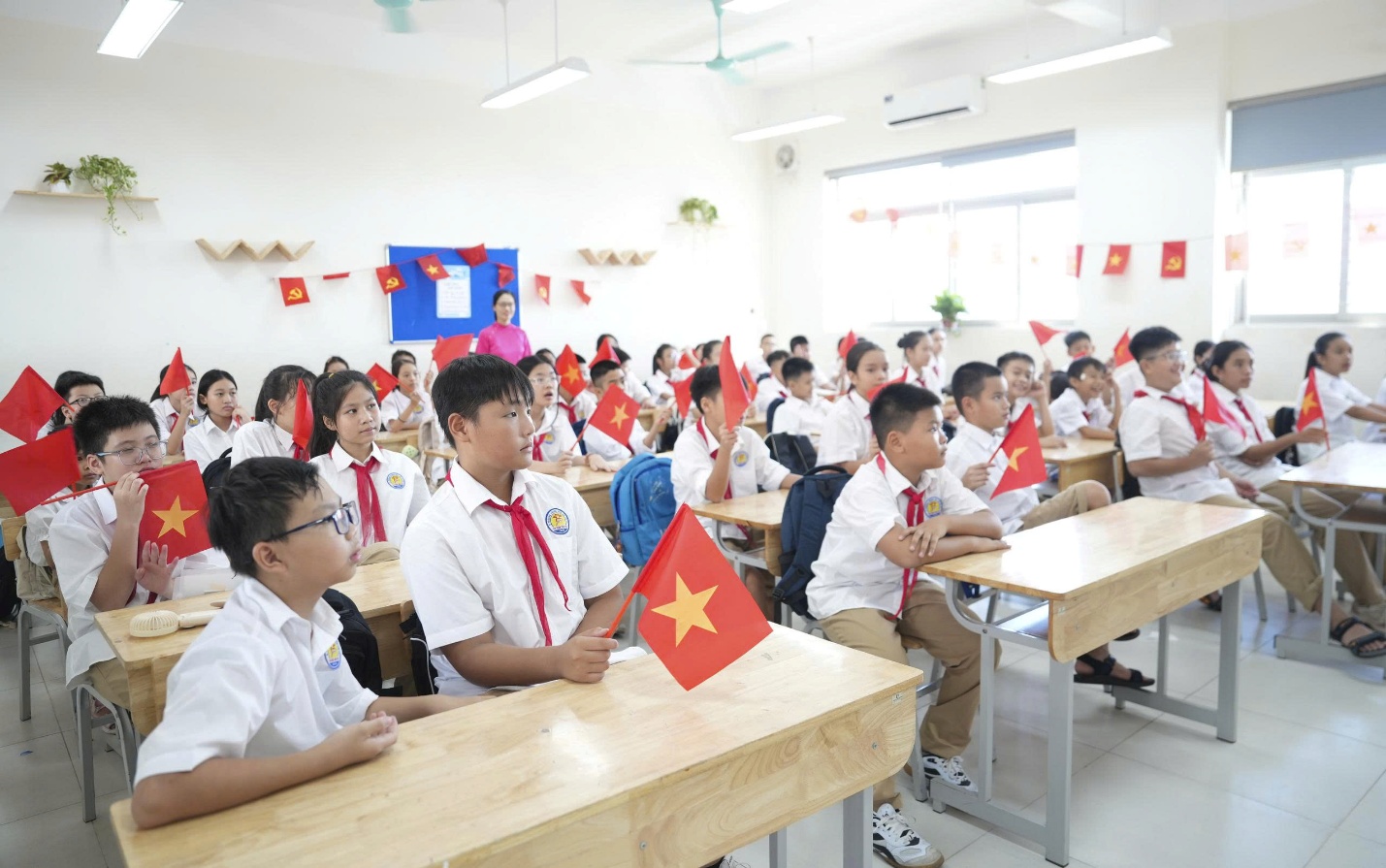 Hơn 20 nghìn học sinh xã Gia Lâm nô nức bước vào năm học mới 2025 – 2026- Ảnh 13.