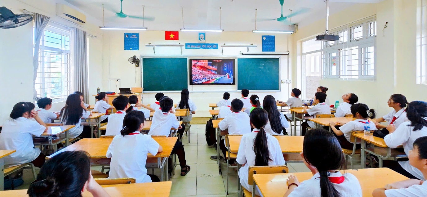 Đồng chí Nguyễn Minh Tuân - Bí thư Đảng uỷ, Chủ tịch HĐND phường Thanh Liệt dự Lễ Khai giảng năm học mới 2025 – 2026 tại trường THCS Chu Văn An- Ảnh 9.
