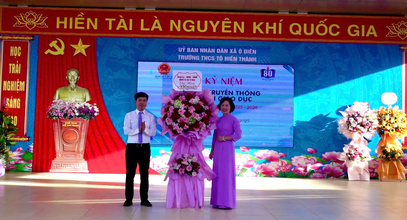 A person and person standing in front of a banner  Description automatically generated