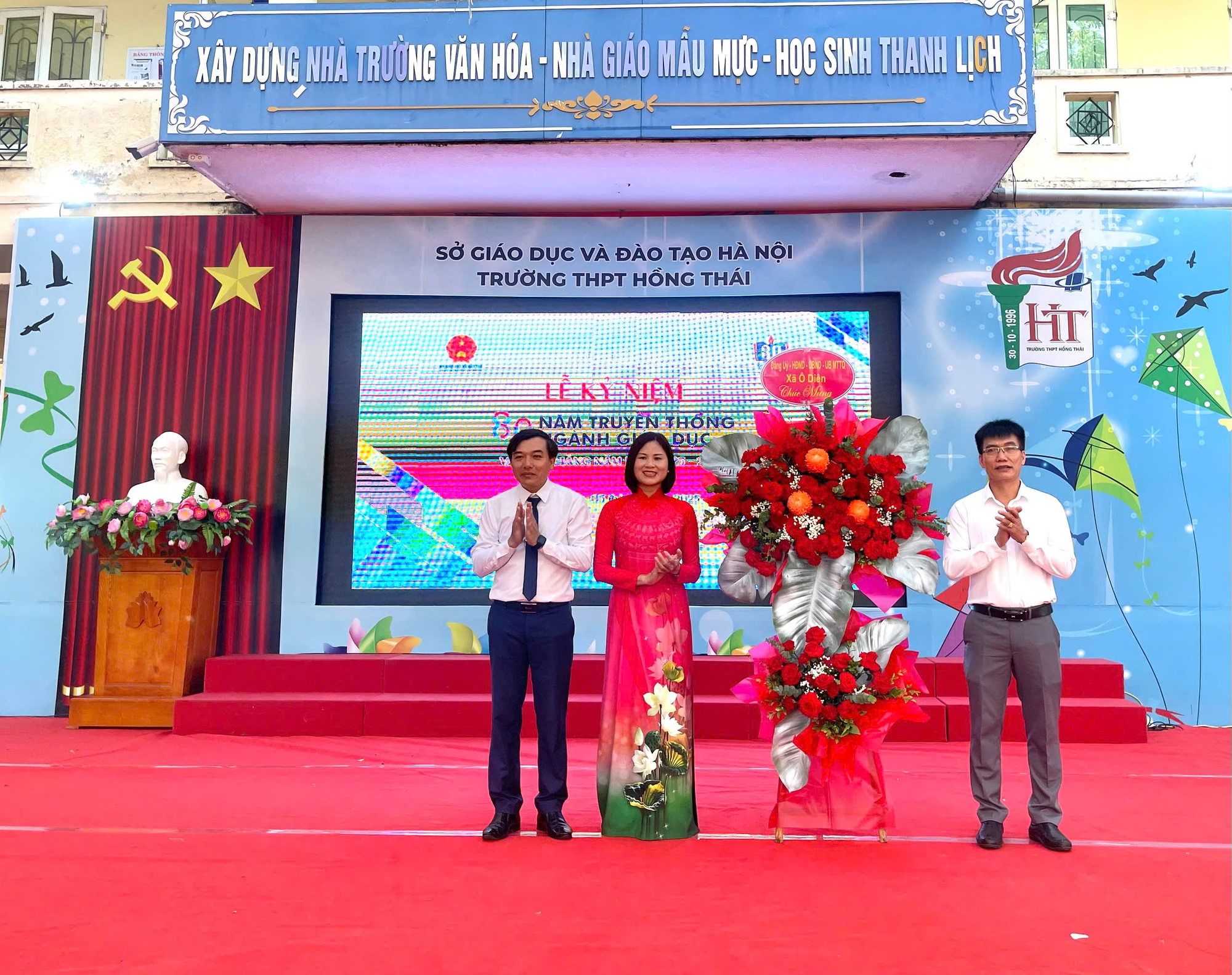 Trường THPT Hồng Thái tổ chức Lễ kỷ niệm 80 năm truyền thống ngành Giáo dục và khai giảng năm học mới- Ảnh 1.
