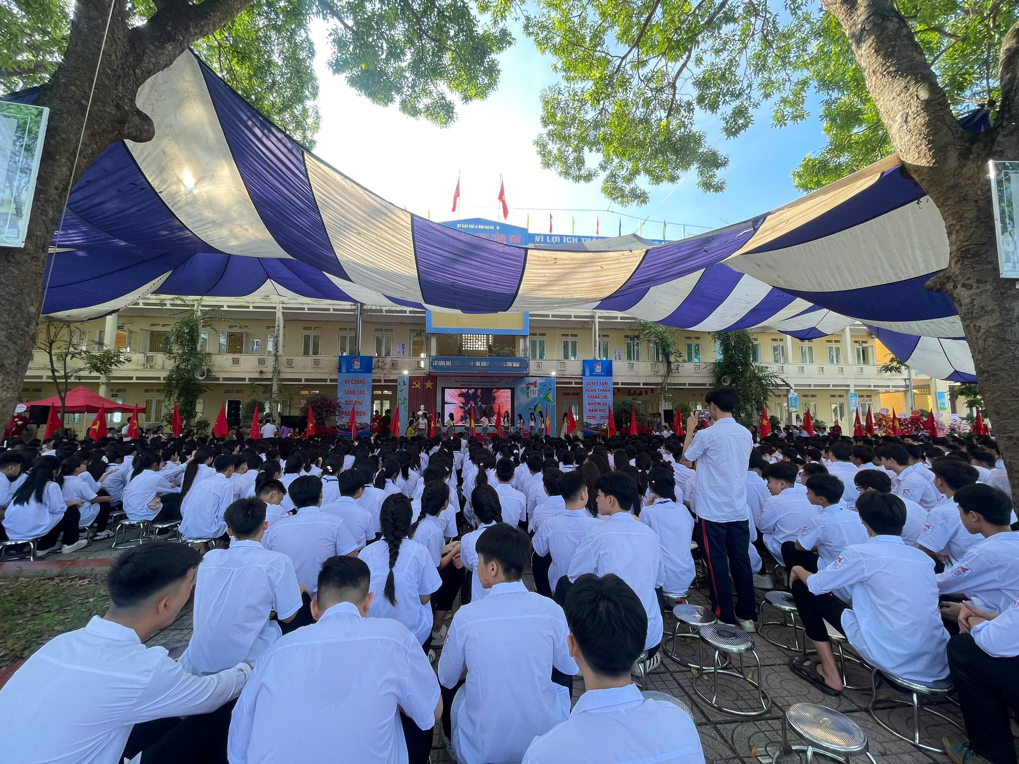 Trường THPT Hồng Thái tổ chức Lễ kỷ niệm 80 năm truyền thống ngành Giáo dục và khai giảng năm học mới- Ảnh 2.